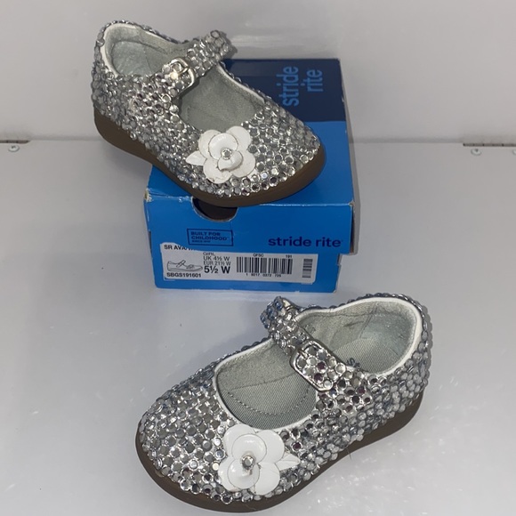 Stride Rite Ava white patent leather shoes, size 5.5W - Picture 2 of 10